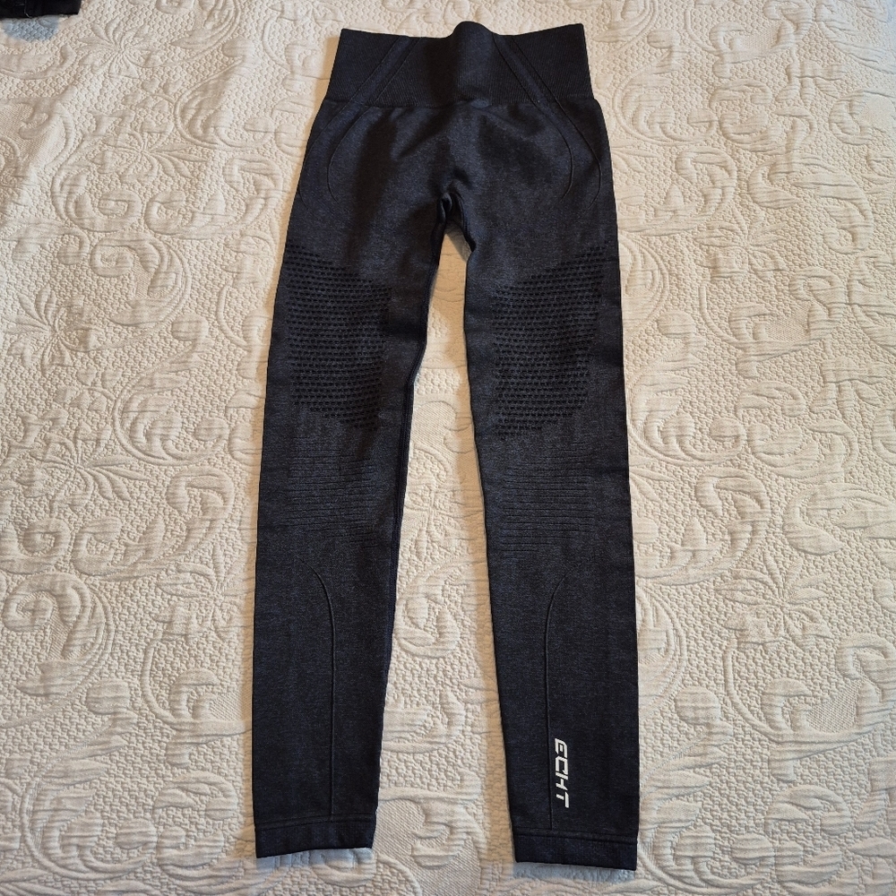Echt cs blue black womens xs leggings, perforated leg design areas front thigh